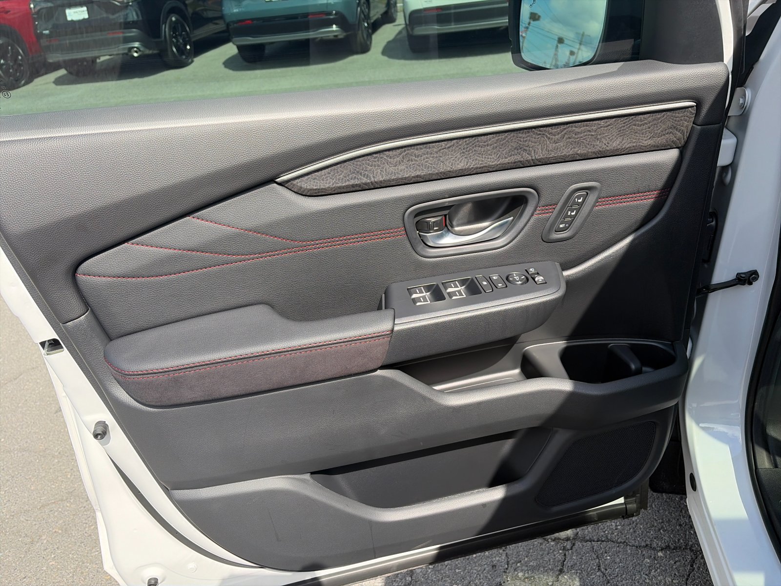 New 2026 Platinum White Pearl Honda AWD Black Edition image 12
