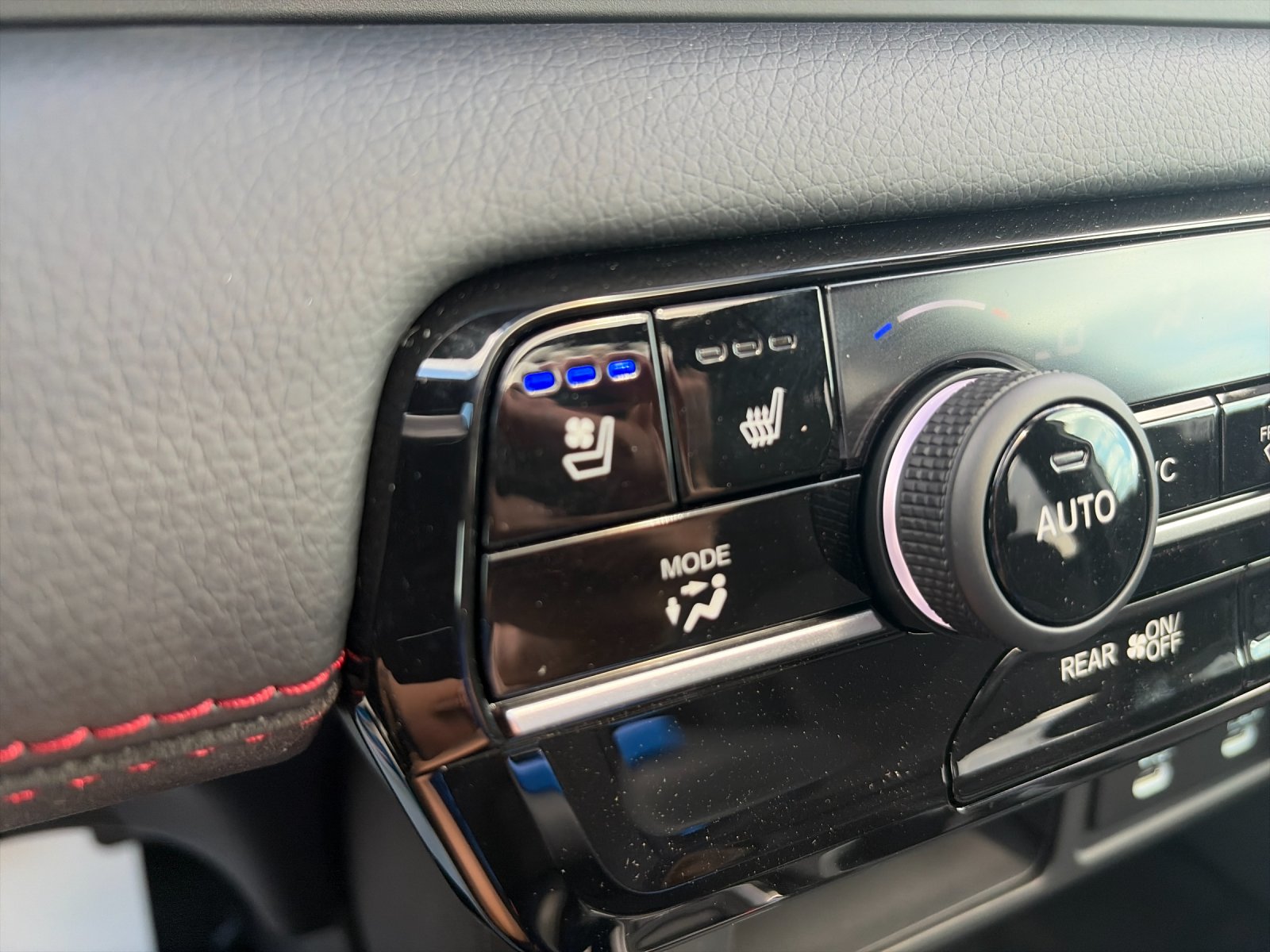 New 2026 Platinum White Pearl Honda AWD Black Edition image 36