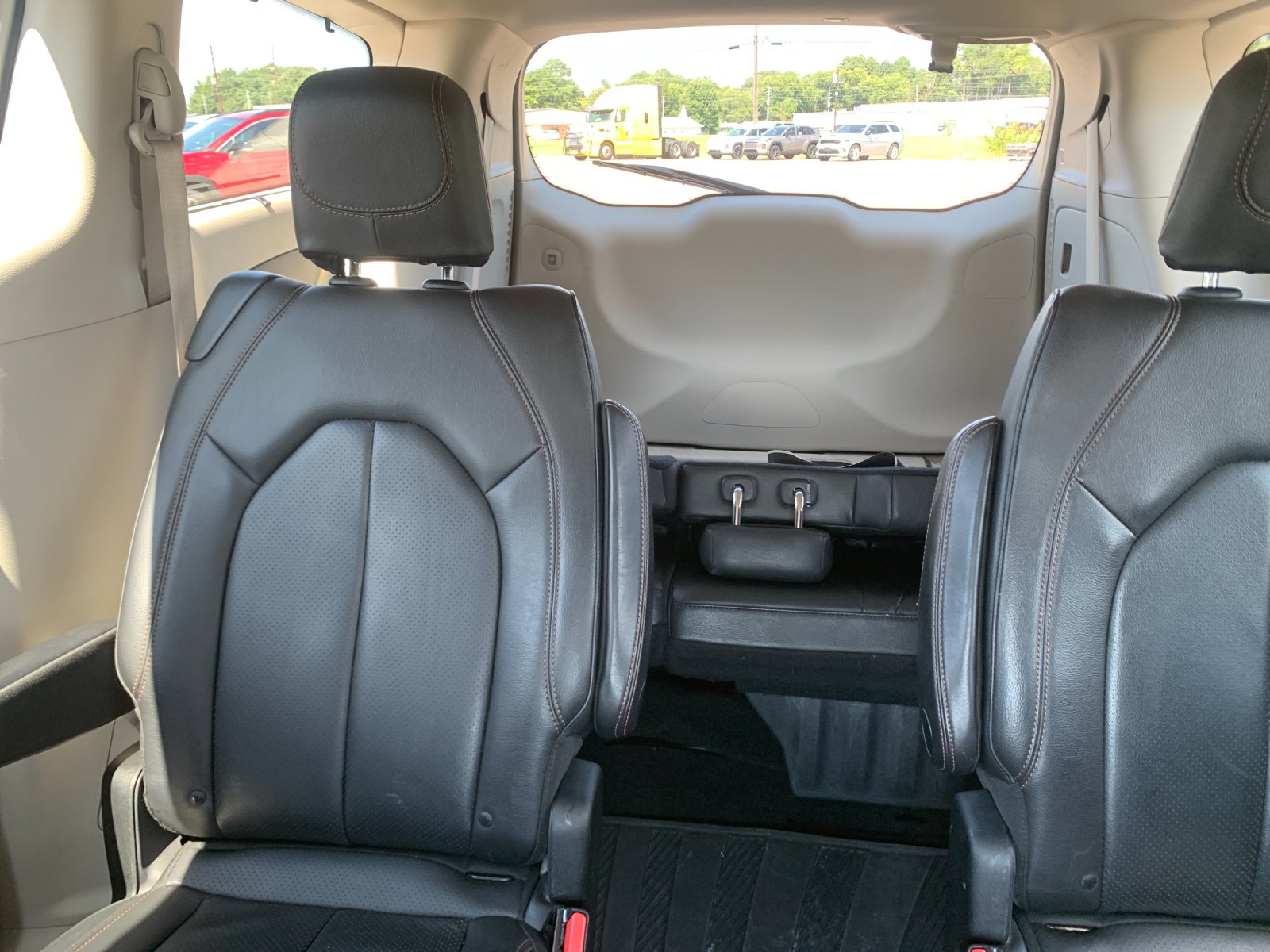 Used 2019 White Chrysler Touring L image 19