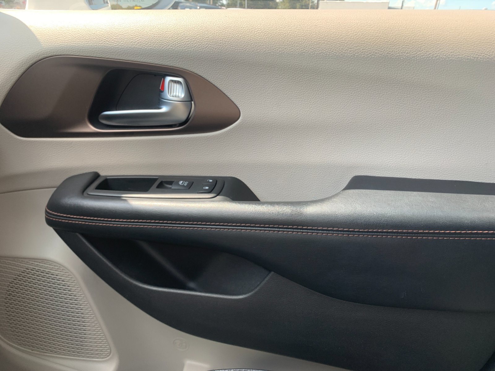 Used 2019 White Chrysler Touring L image 22