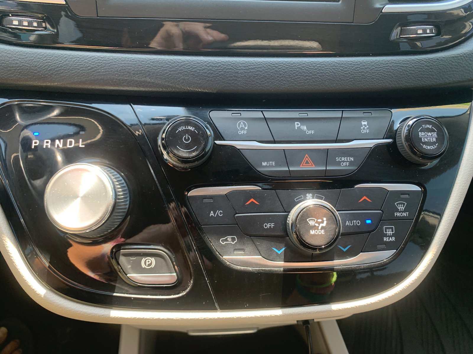 Used 2019 White Chrysler Touring L image 26