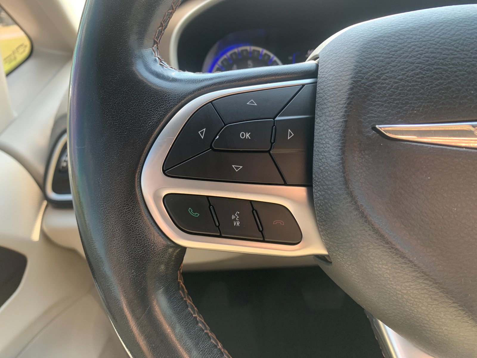 Used 2019 White Chrysler Touring L image 30