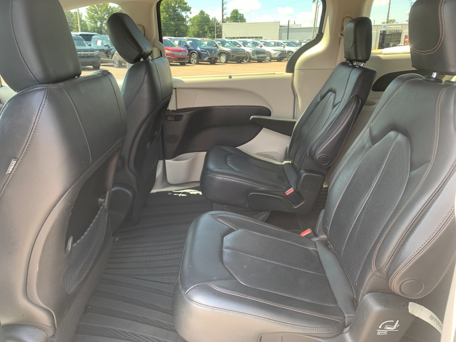 Used 2019 White Chrysler Touring L image 15