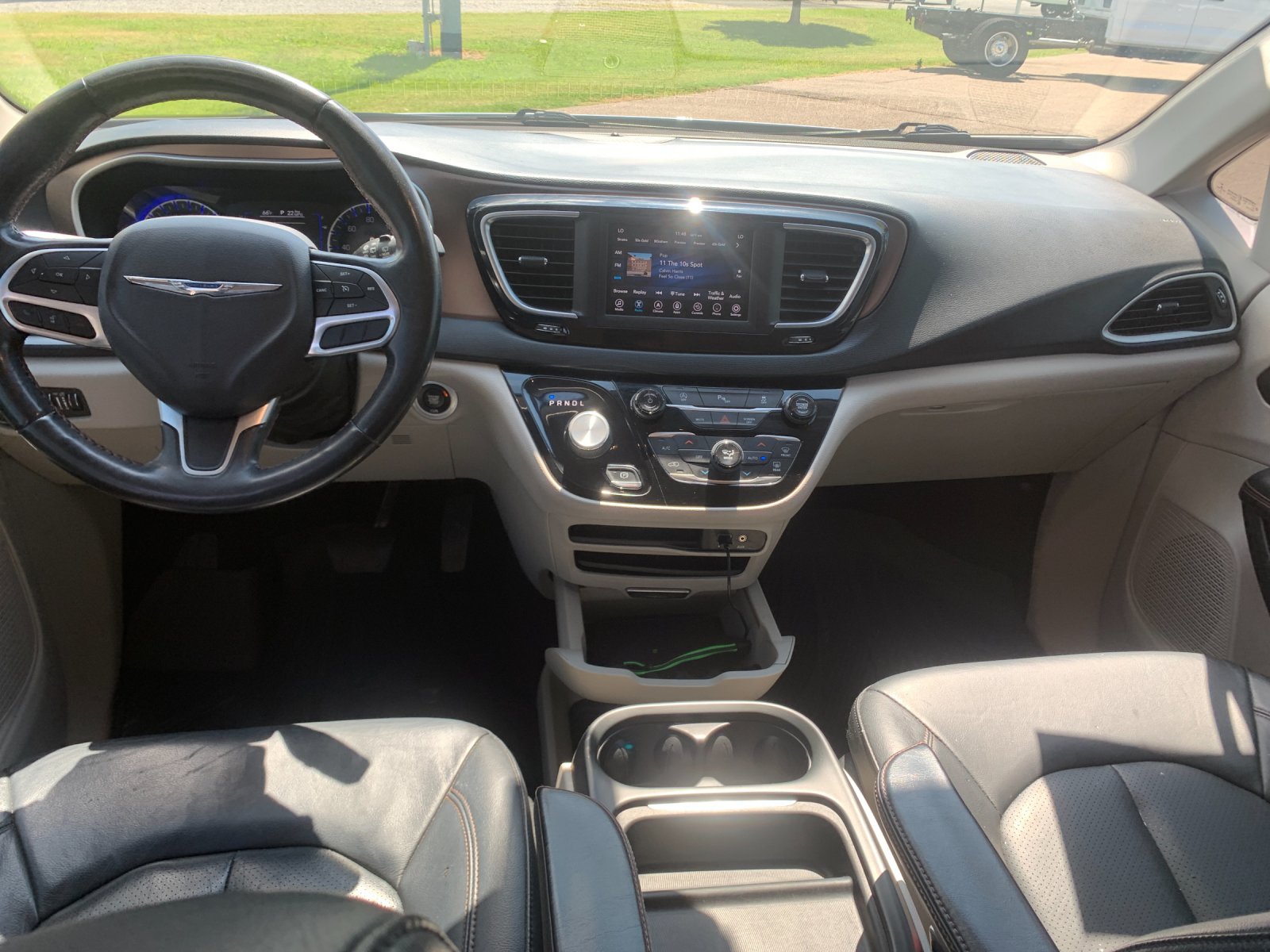 Used 2019 White Chrysler Touring L image 17