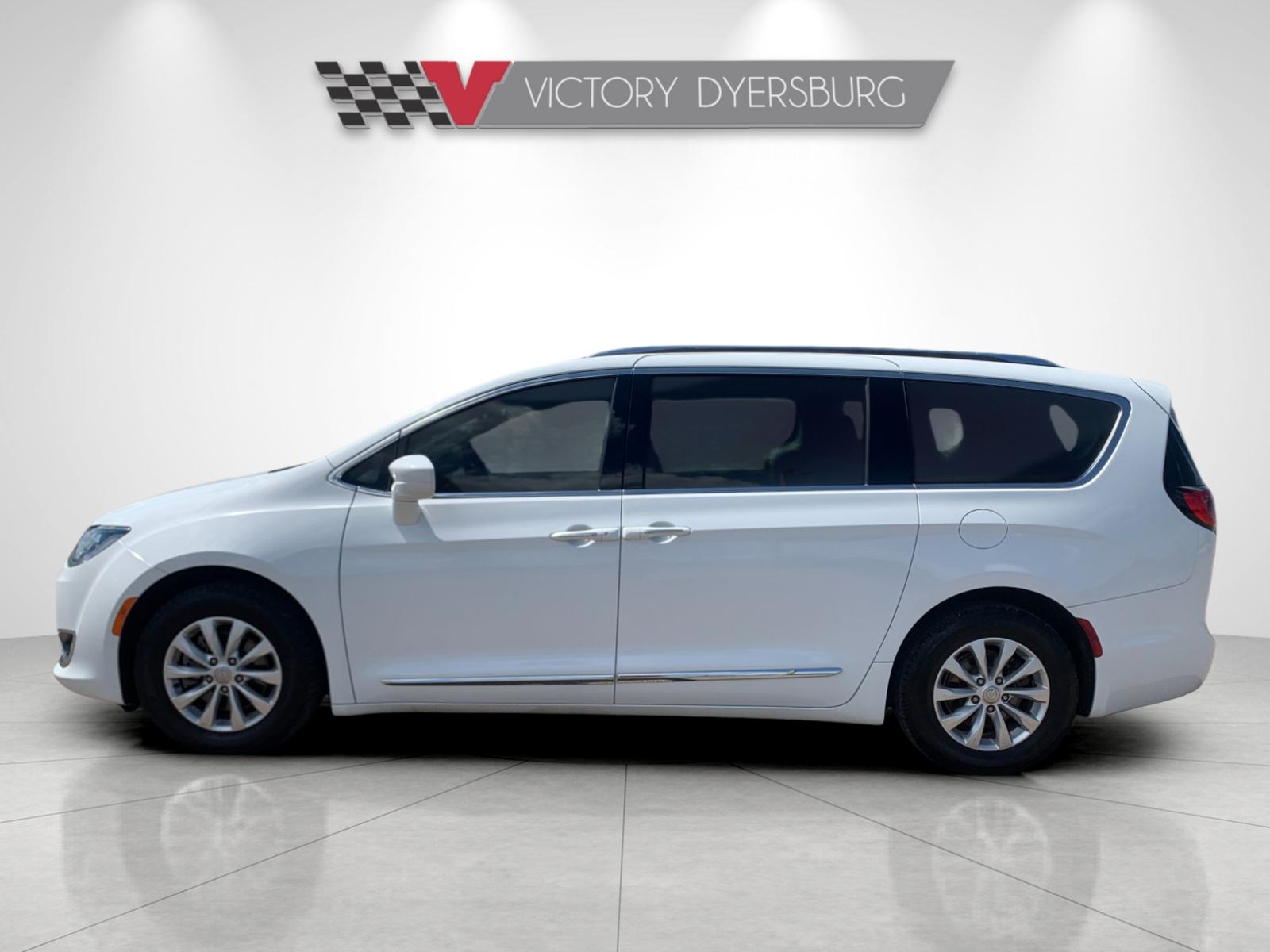 Used 2019 White Chrysler Touring L image 7