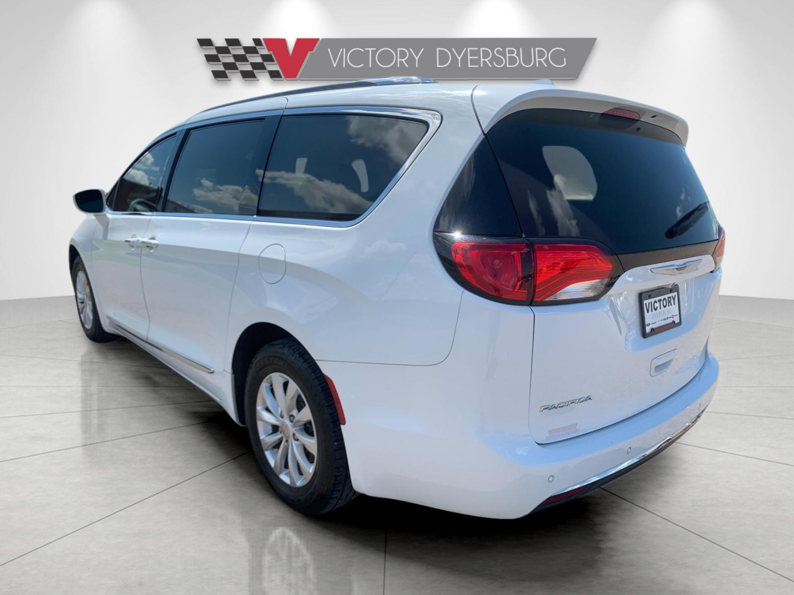 Used 2019 White Chrysler Touring L image 6