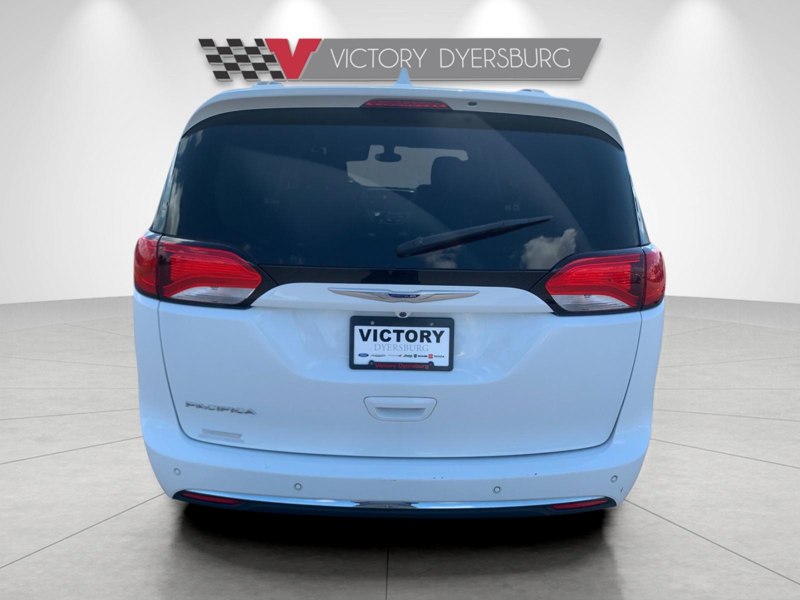 Used 2019 White Chrysler Touring L image 5
