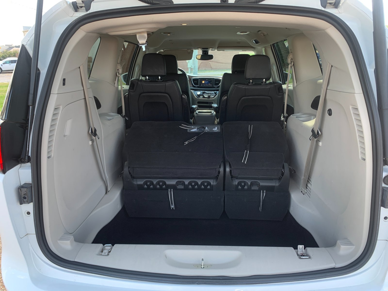 Used 2019 White Chrysler Touring L image 20