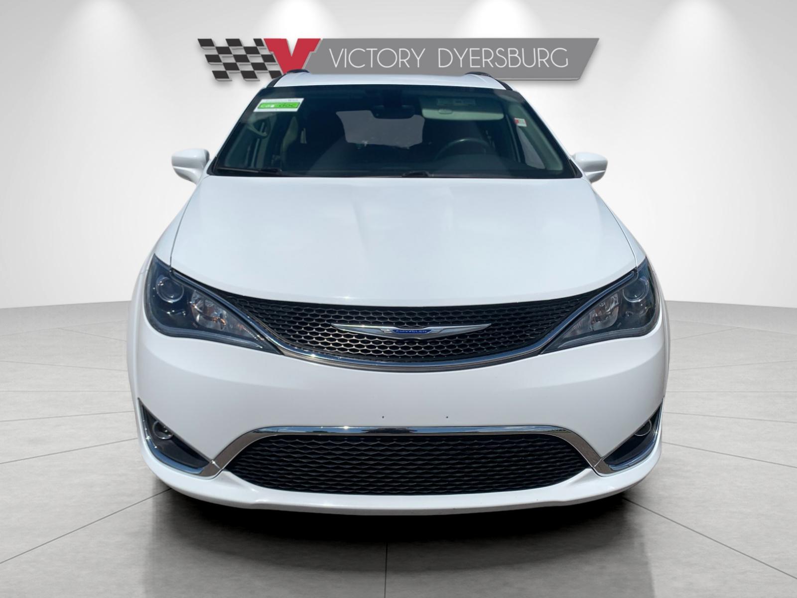 Used 2019 White Chrysler Touring L image 9