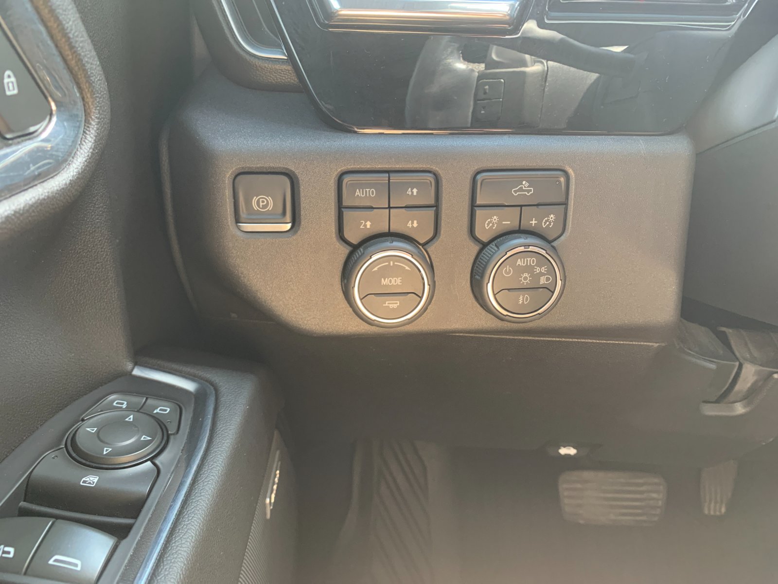 Used 2022 White Chevrolet LT Trail Boss image 31