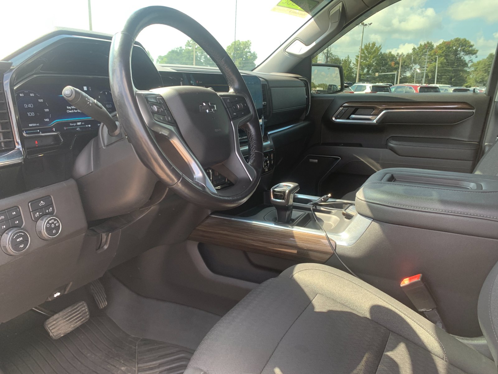 Used 2022 White Chevrolet LT Trail Boss image 12