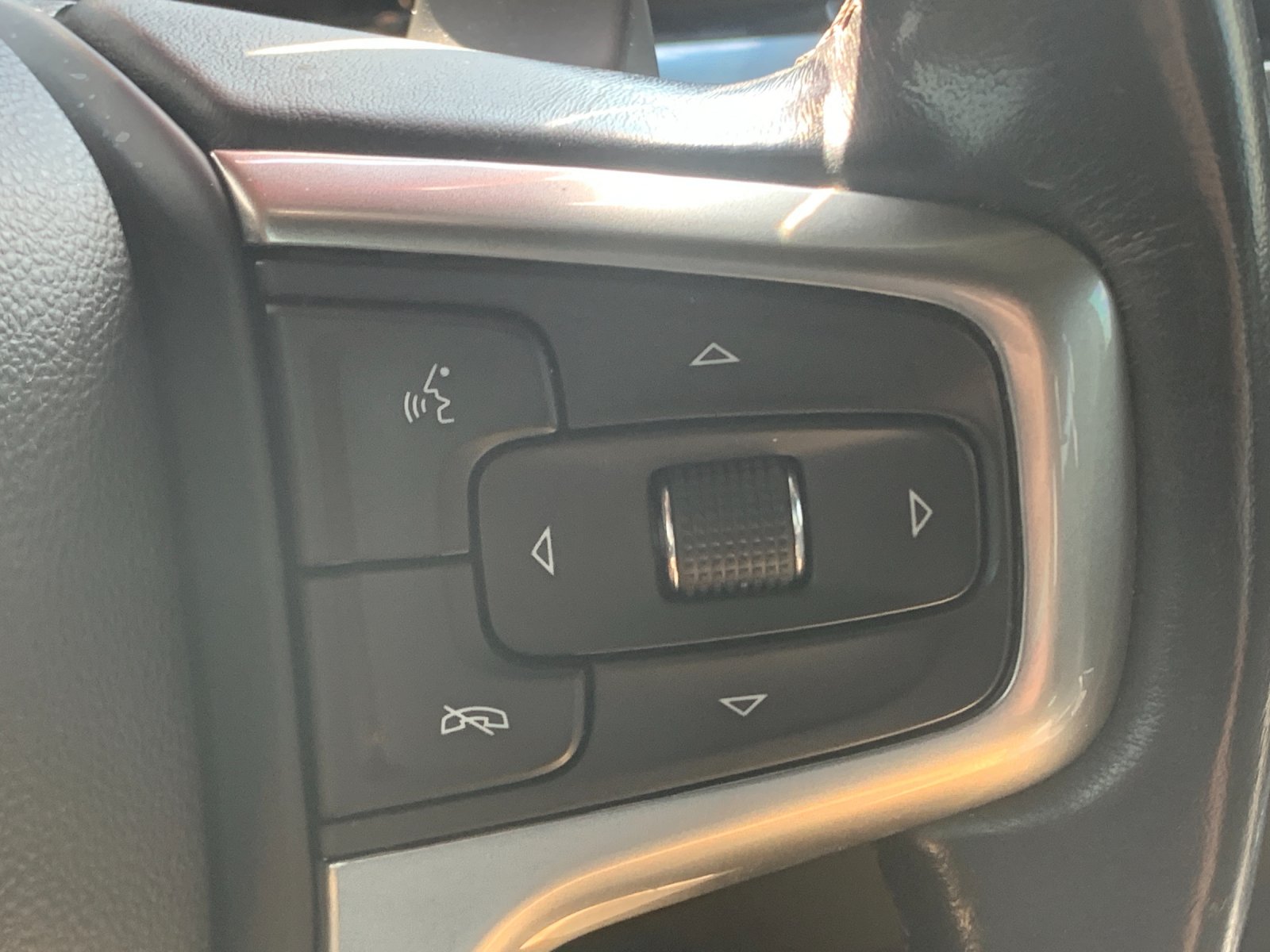 Used 2022 White Chevrolet LT Trail Boss image 28