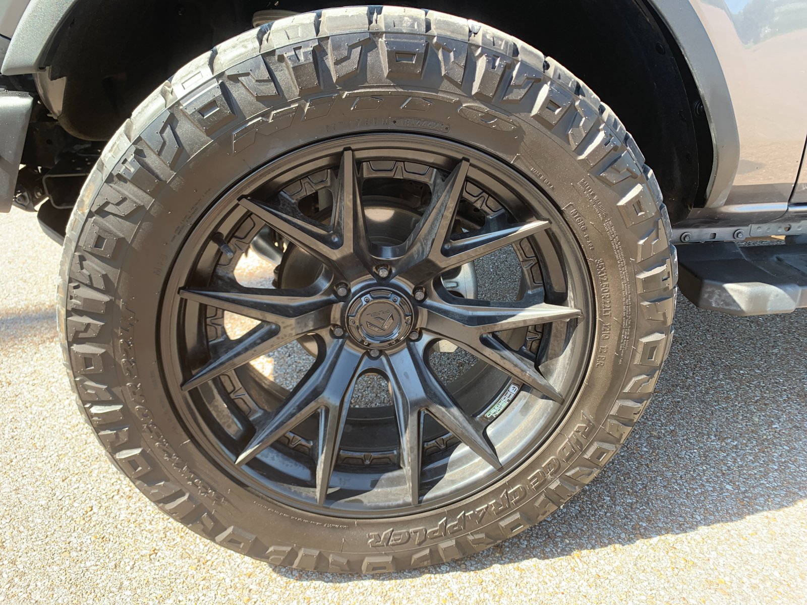 Used 2024 Gray Ford Wildtrak image 34