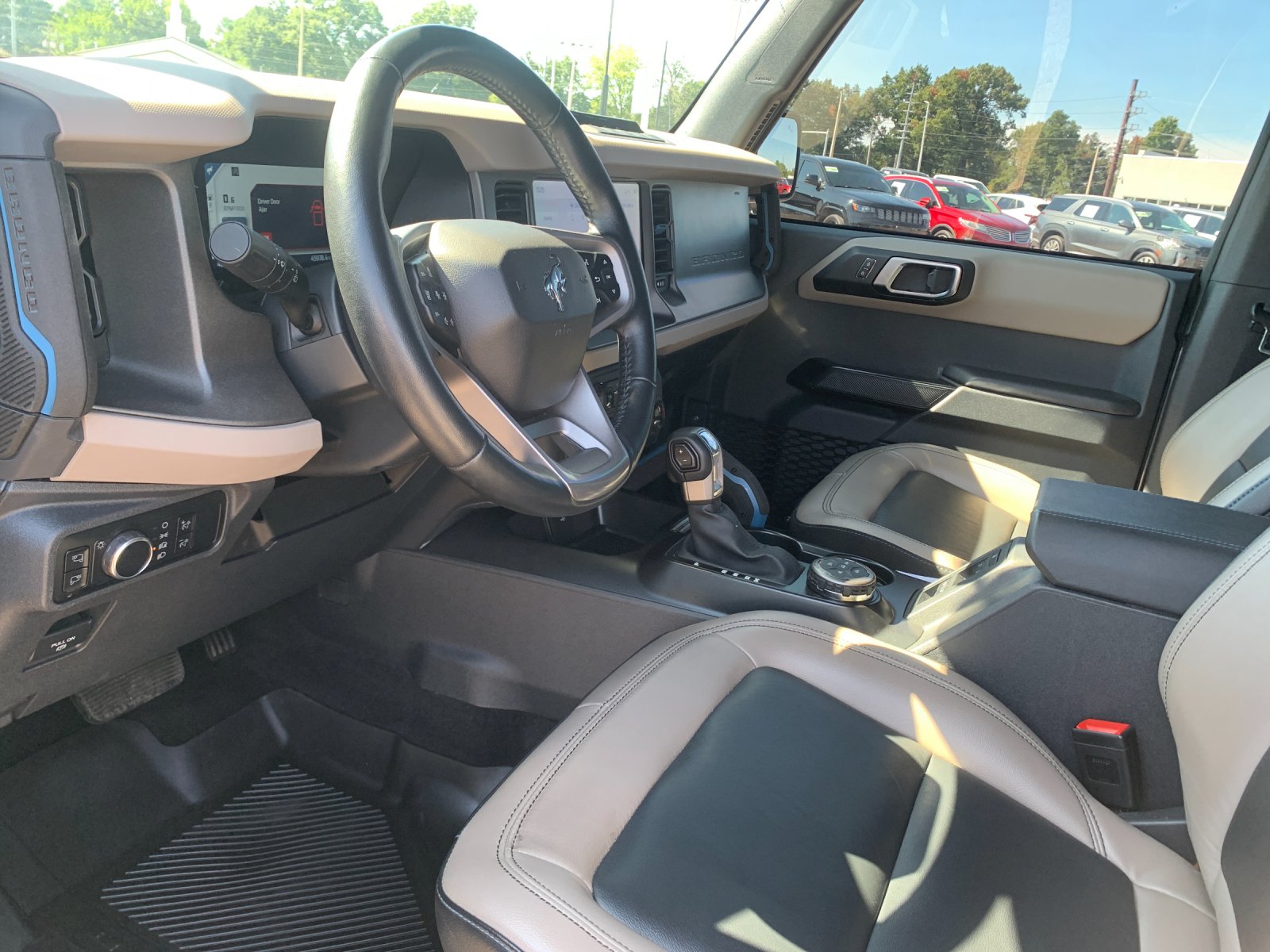 Used 2024 Gray Ford Wildtrak image 12