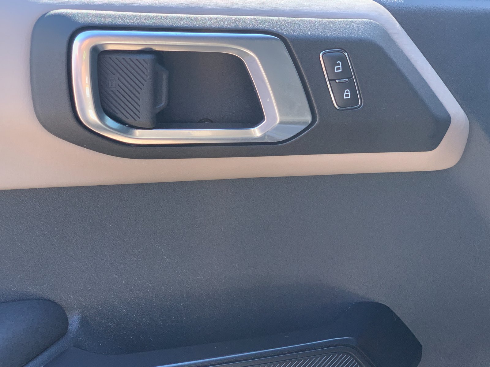 Used 2024 Gray Ford Wildtrak image 14
