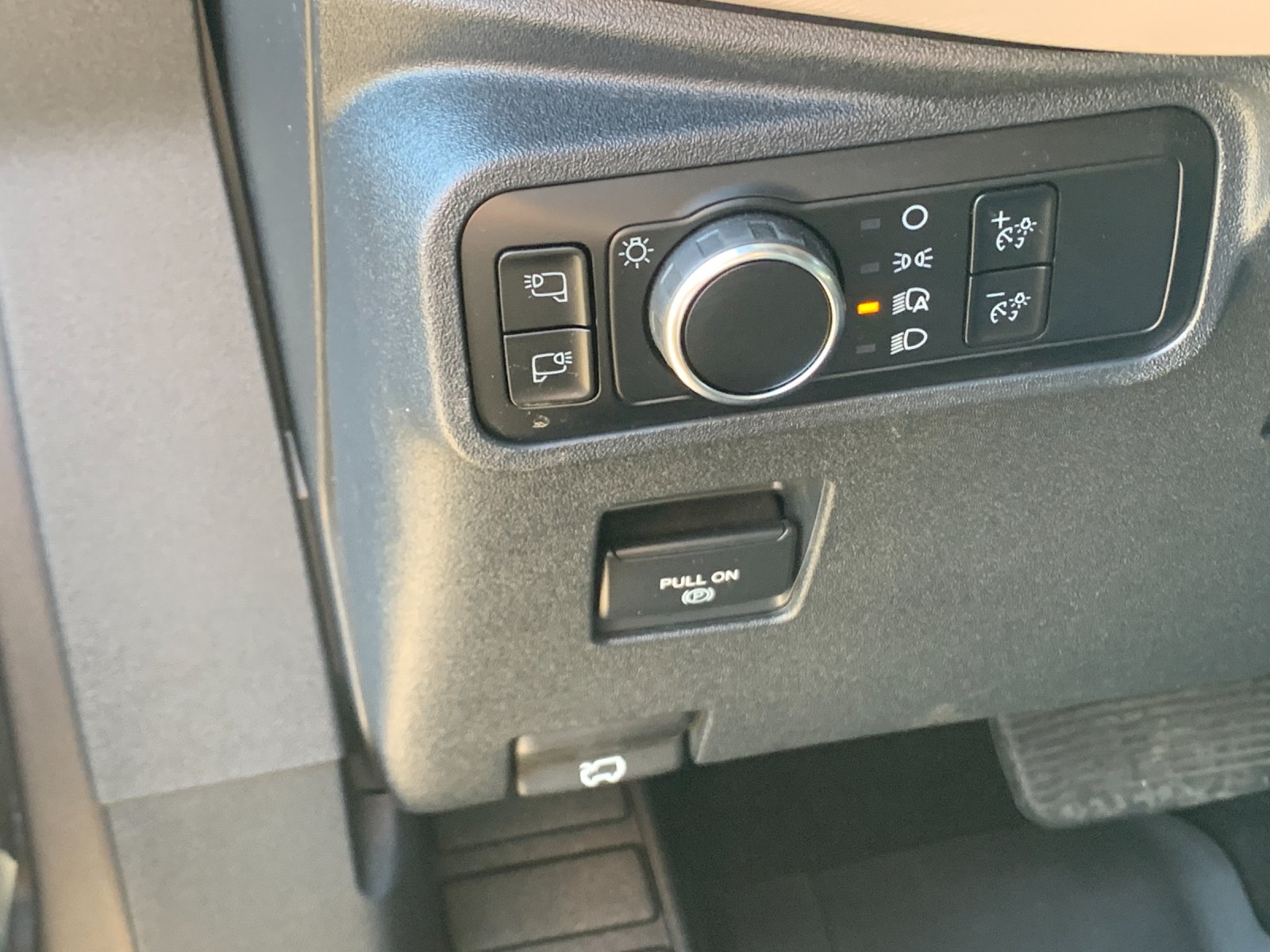 Used 2024 Gray Ford Wildtrak image 33