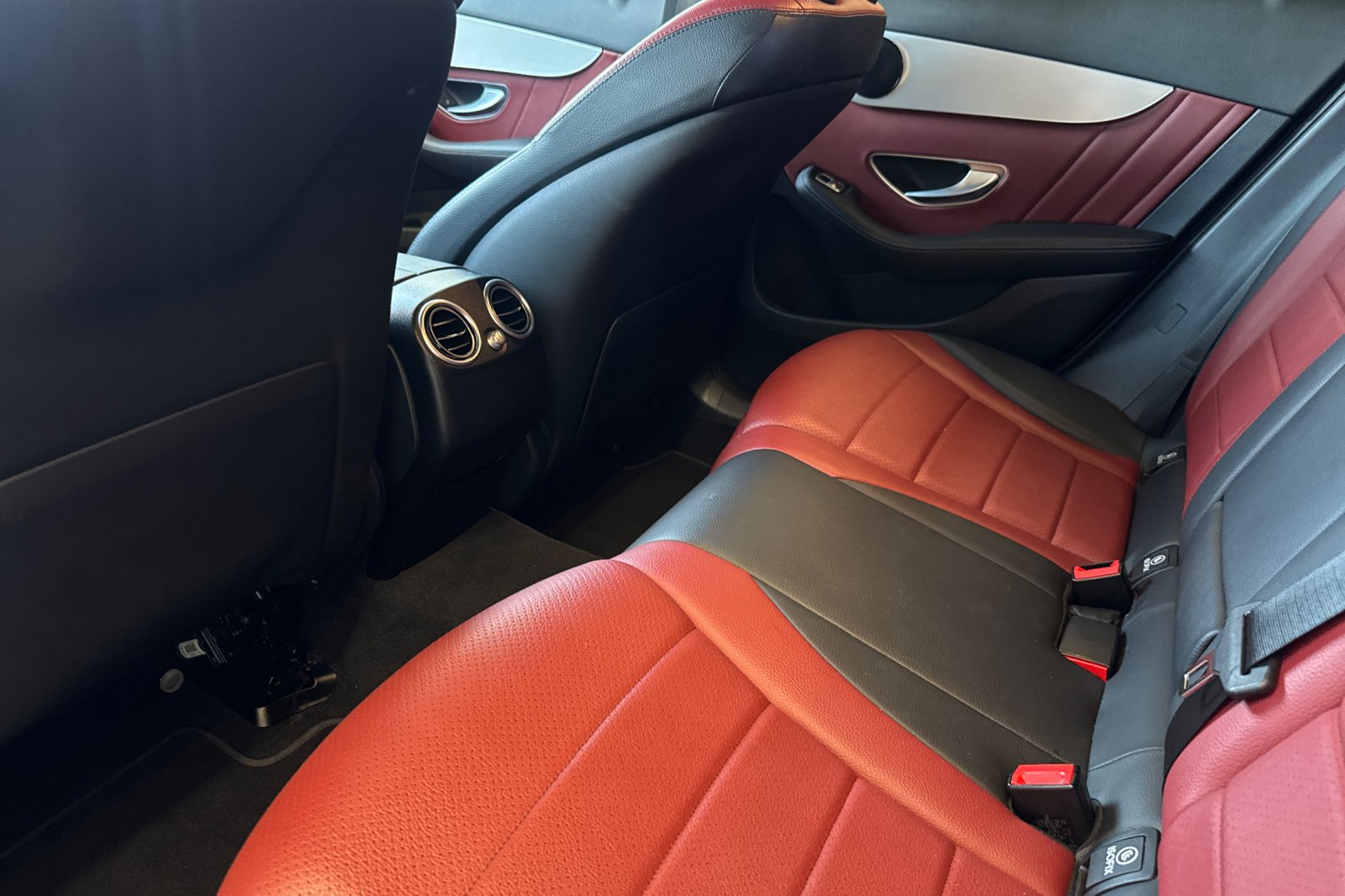Used 2022 Black Mercedes-Benz GLC 300 image 8