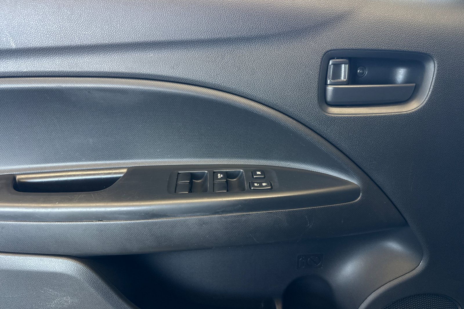 Used 2024 Jet Black Metallic Mitsubishi ES image 11