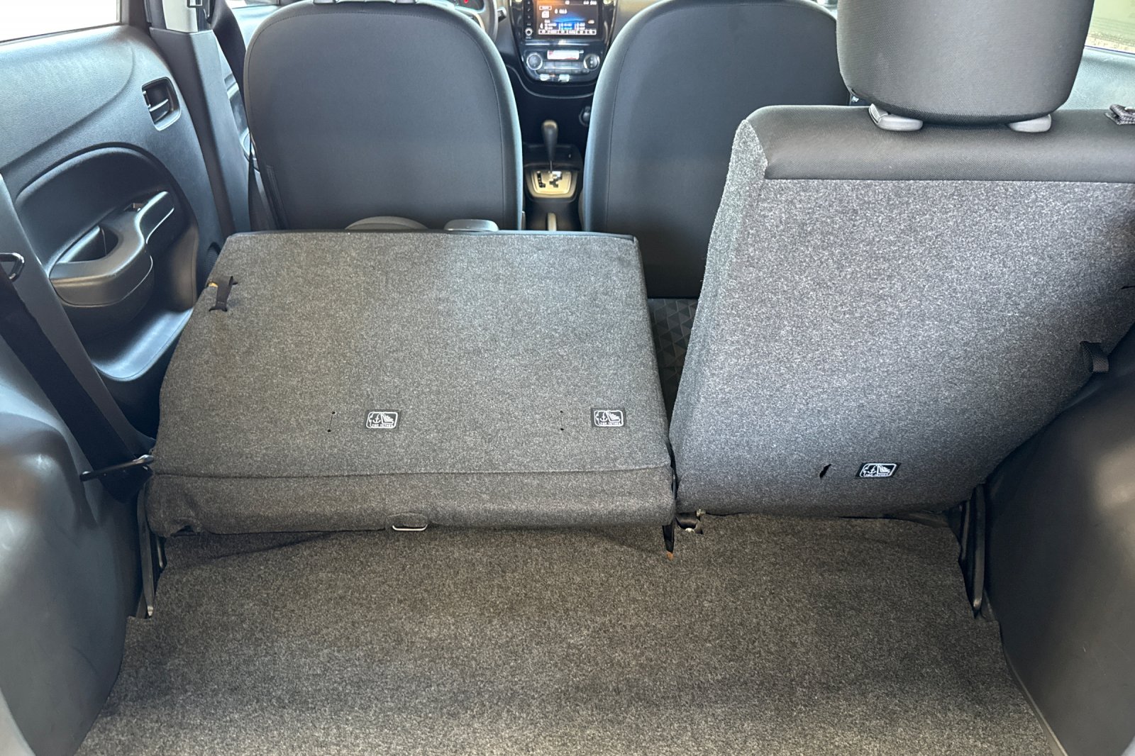 Used 2024 Jet Black Metallic Mitsubishi ES image 15