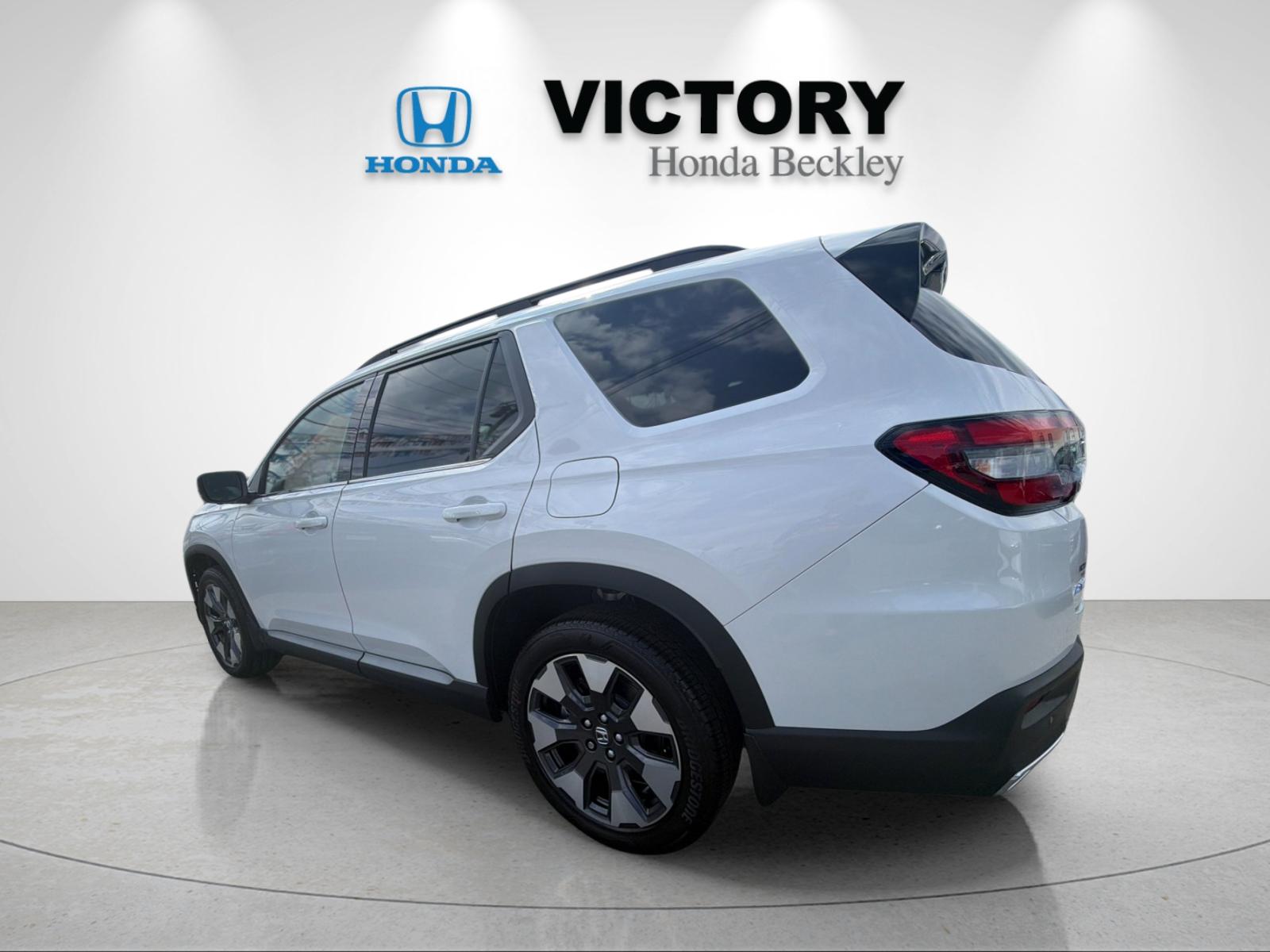 New 2026 Platinum White Pearl Honda AWD Elite image 3