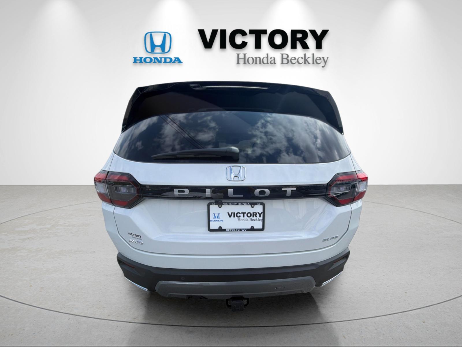 New 2026 Platinum White Pearl Honda AWD Elite image 4
