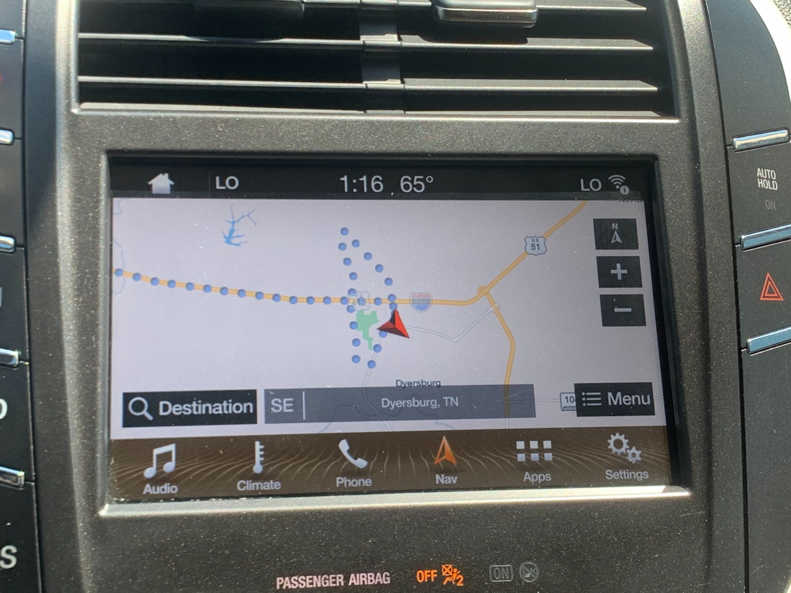 Used 2018 Red Lincoln Select image 12