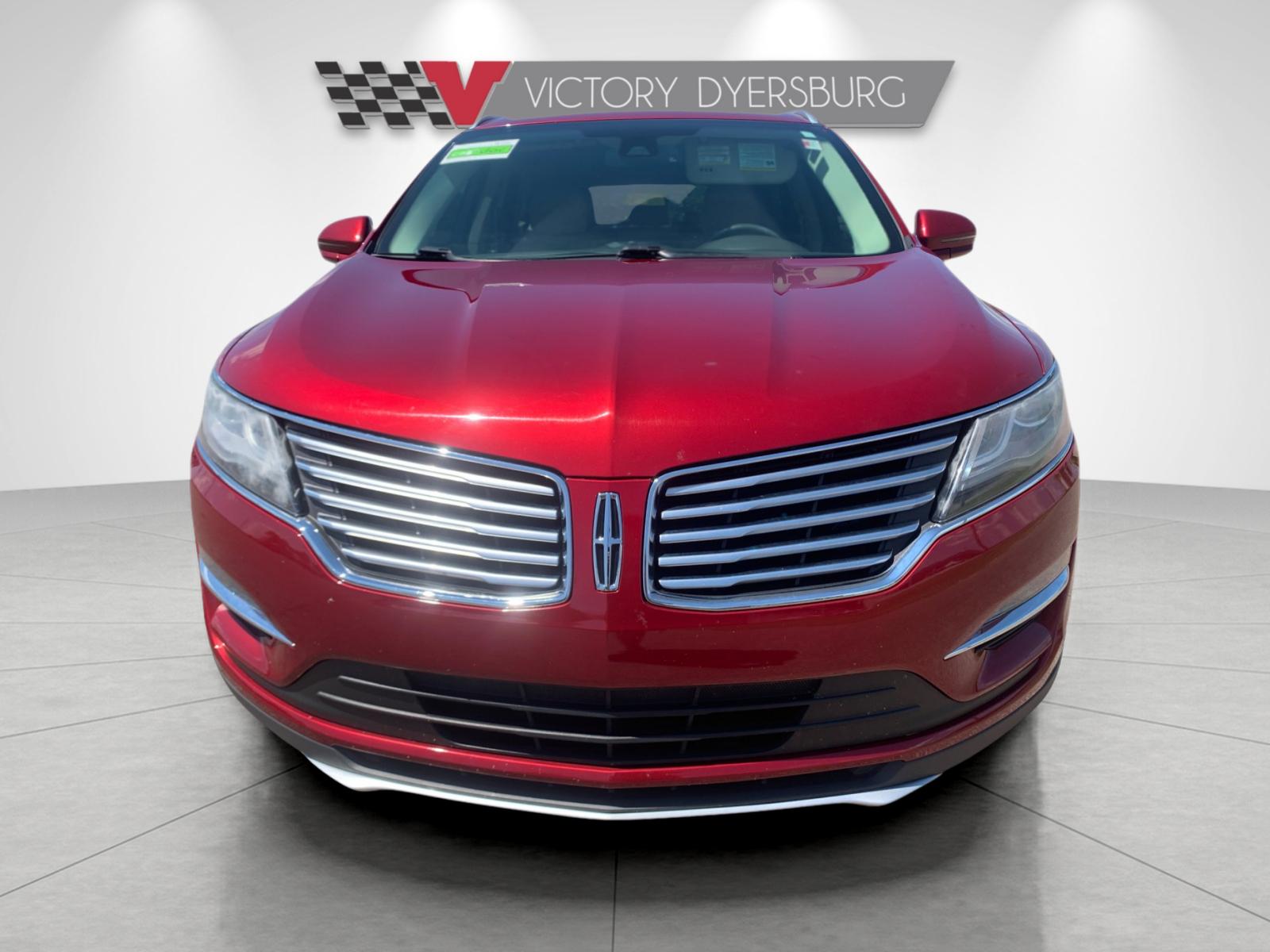 Used 2018 Red Lincoln Select image 9