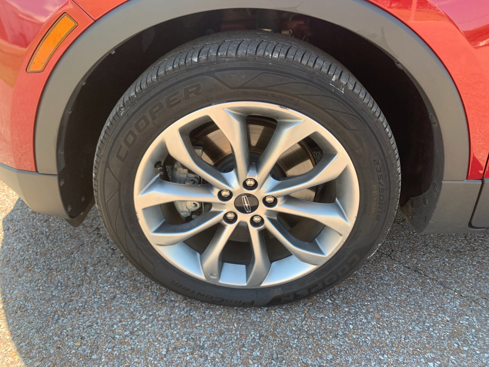 Used 2018 Red Lincoln Select image 34