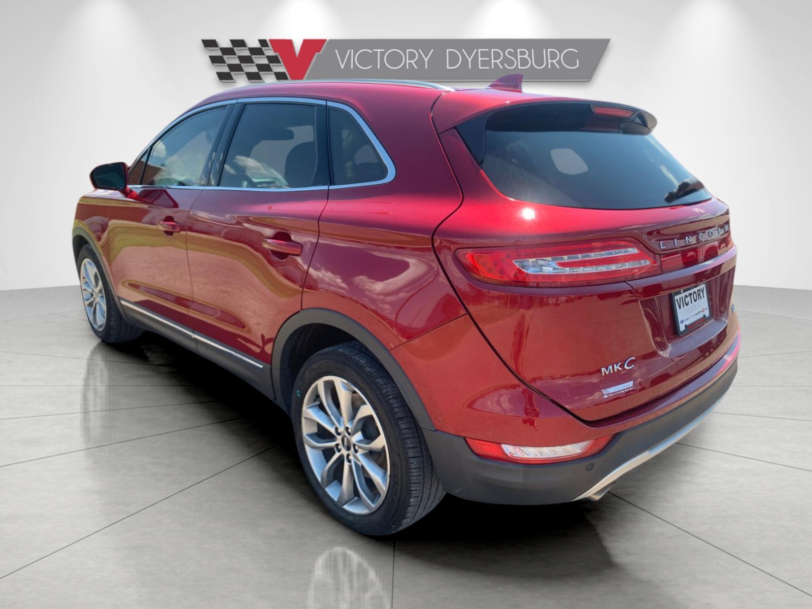 Used 2018 Red Lincoln Select image 6
