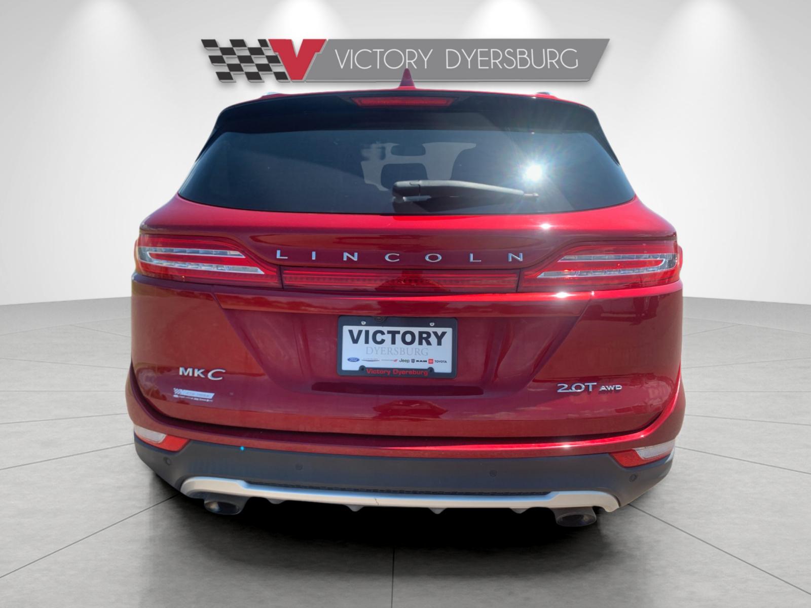 Used 2018 Red Lincoln Select image 5