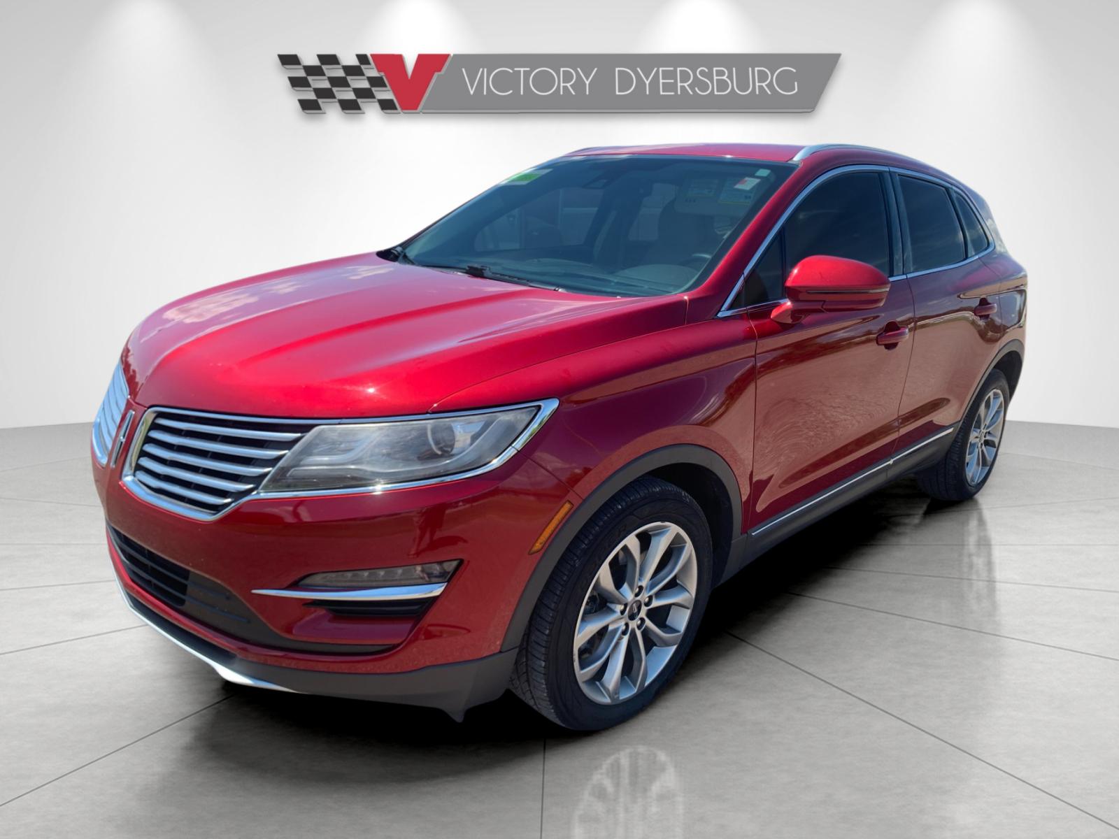 Used 2018 Red Lincoln Select image 8
