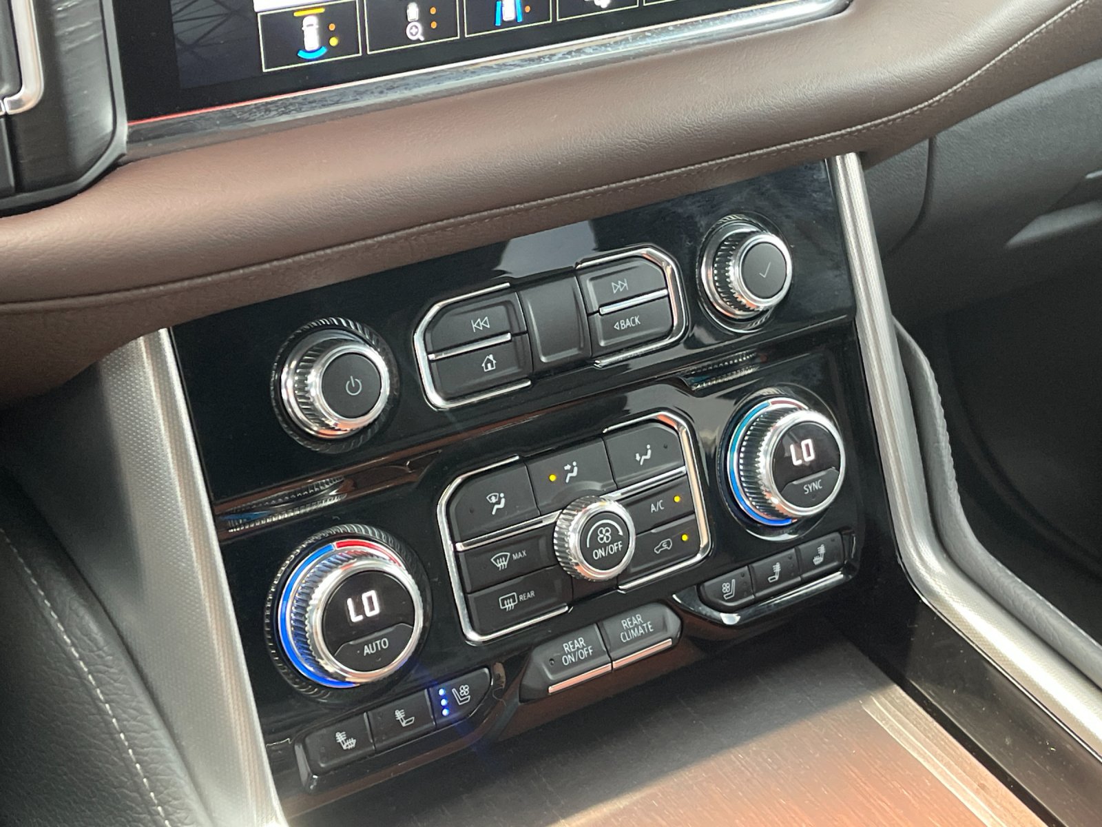 Used 2022 Black GMC Denali image 25