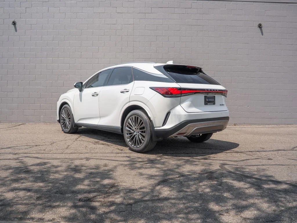 Used 2023 White Pearl Lexus 350 Luxury image 3