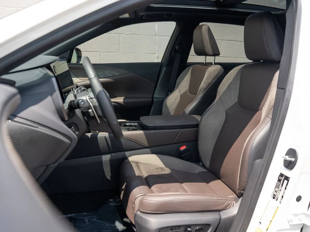 Used 2023 White Pearl Lexus 350 Luxury image 5