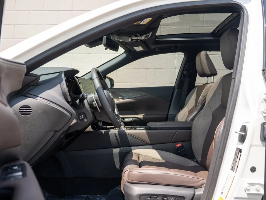 Used 2023 White Pearl Lexus 350 Luxury image 17