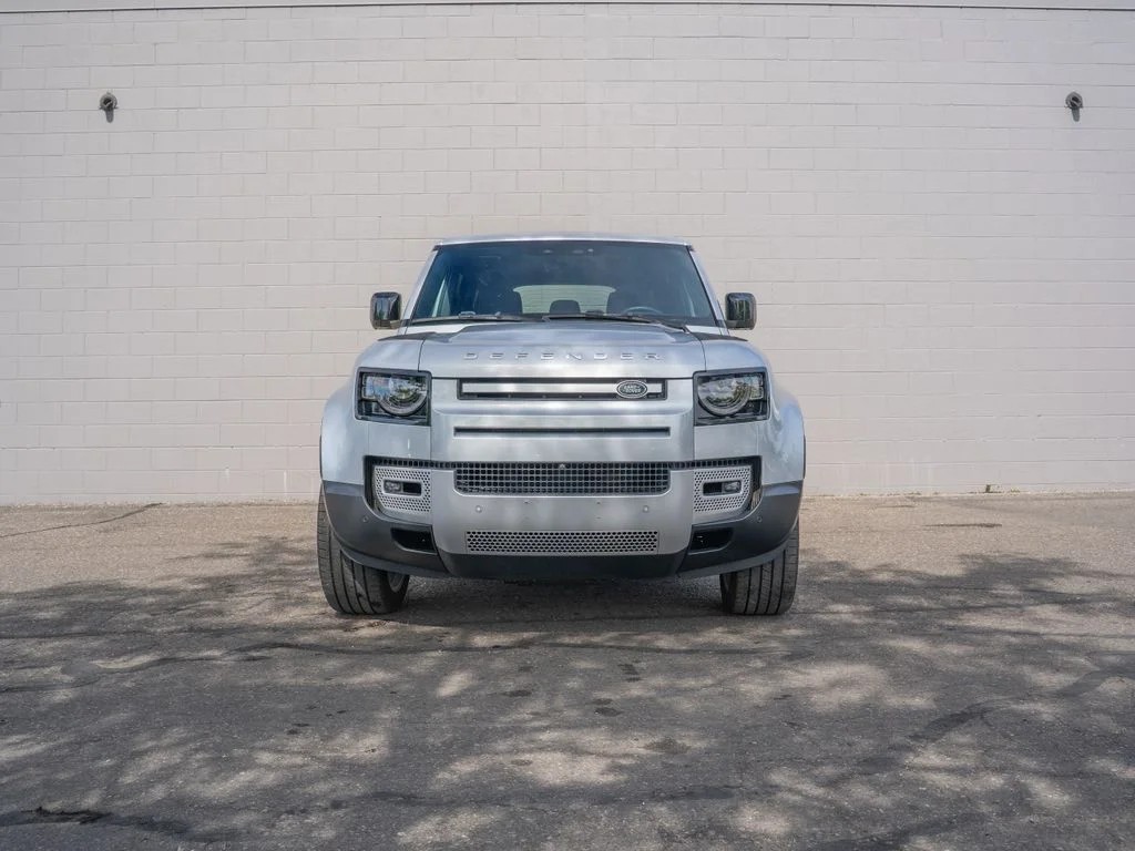 Used 2024 Hakuba Silver Metallic Land Rover SE image 10