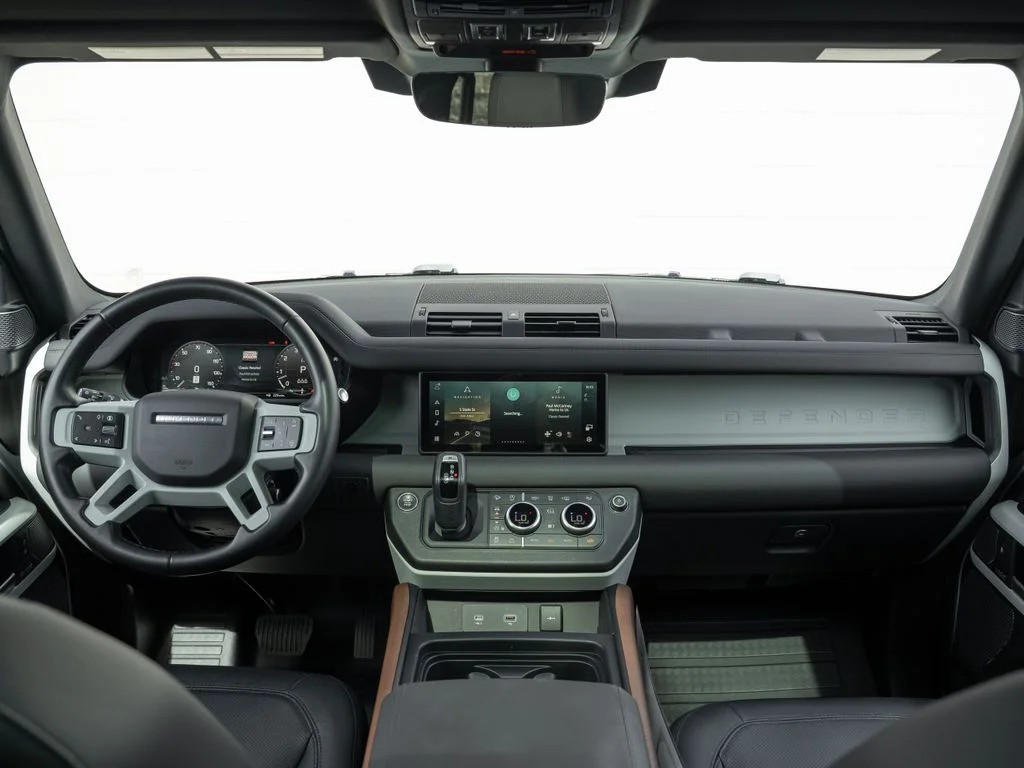 Used 2024 Hakuba Silver Metallic Land Rover SE image 21