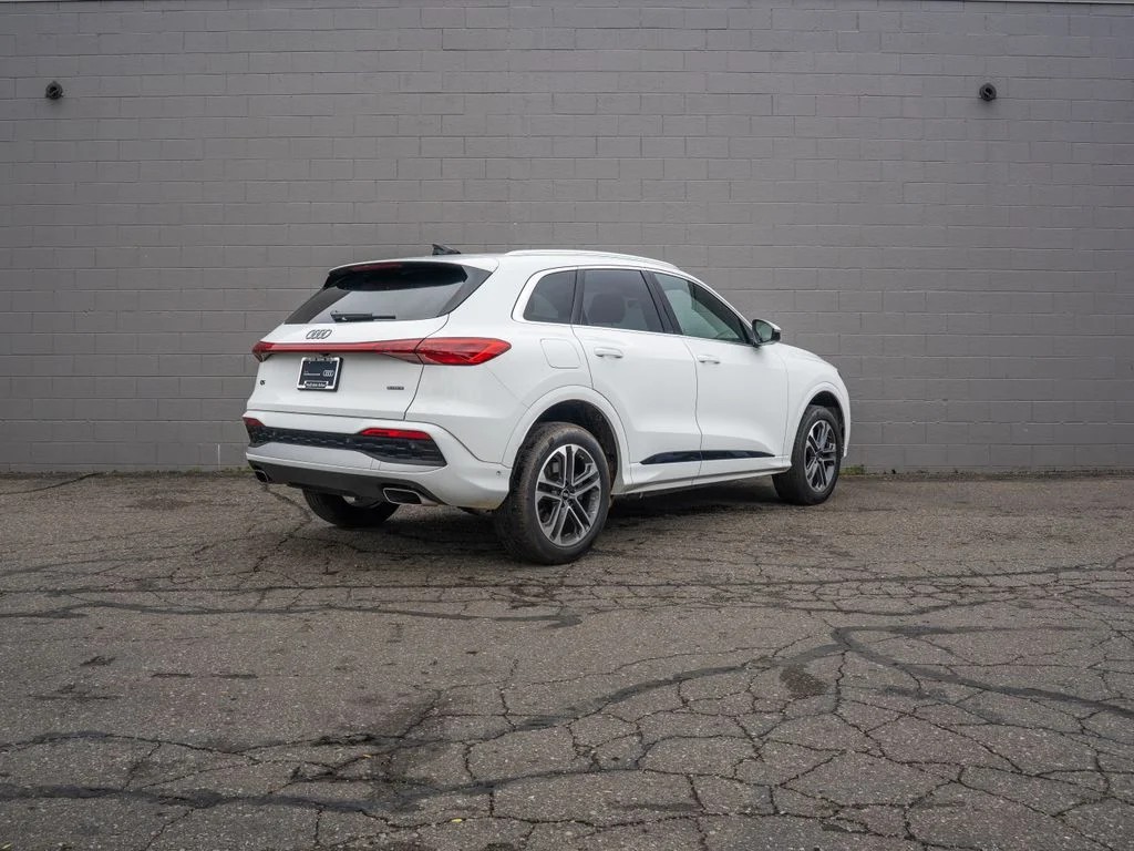 Used 2025 White Audi 2.0T Premium image 7