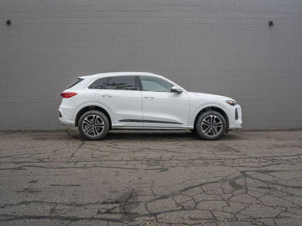 Used 2025 White Audi 2.0T Premium image 8