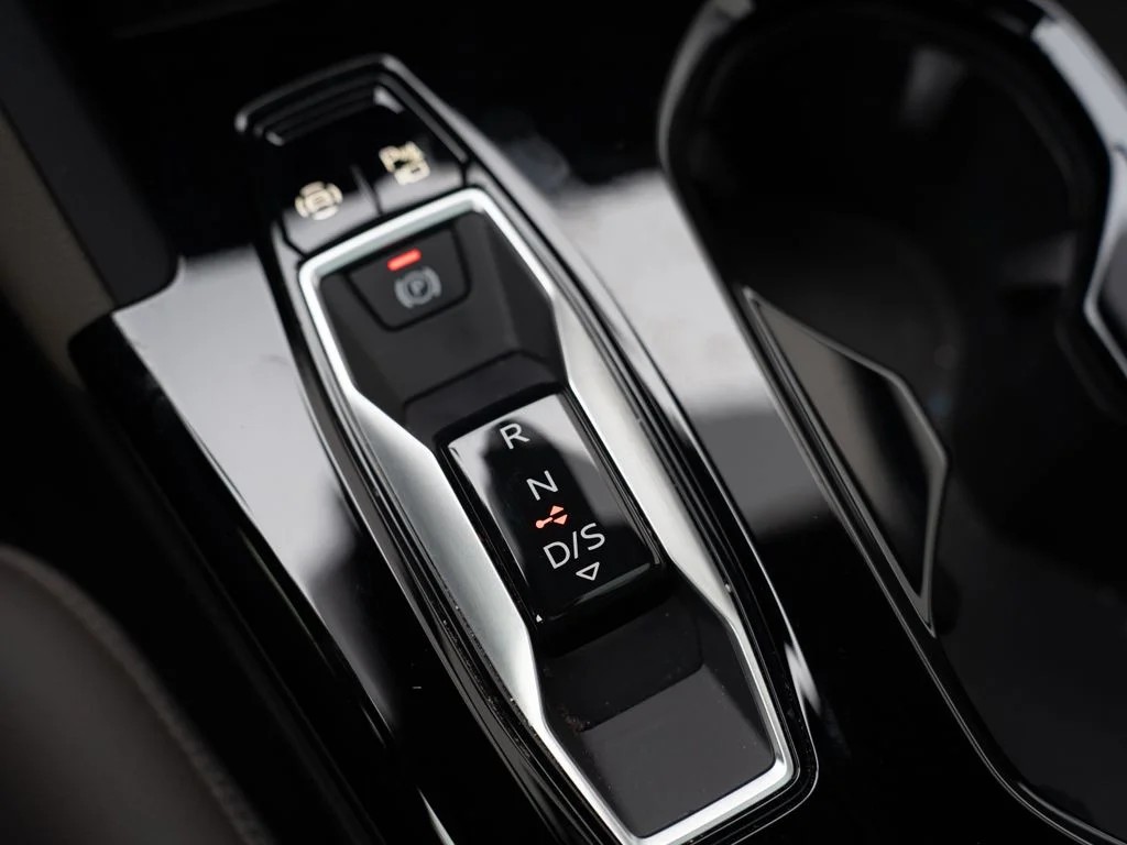 Used 2025 White Audi 2.0T Premium image 27