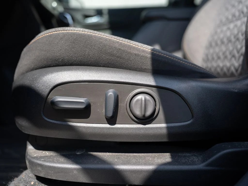 Used 2023 Blue Chevrolet LT image 19