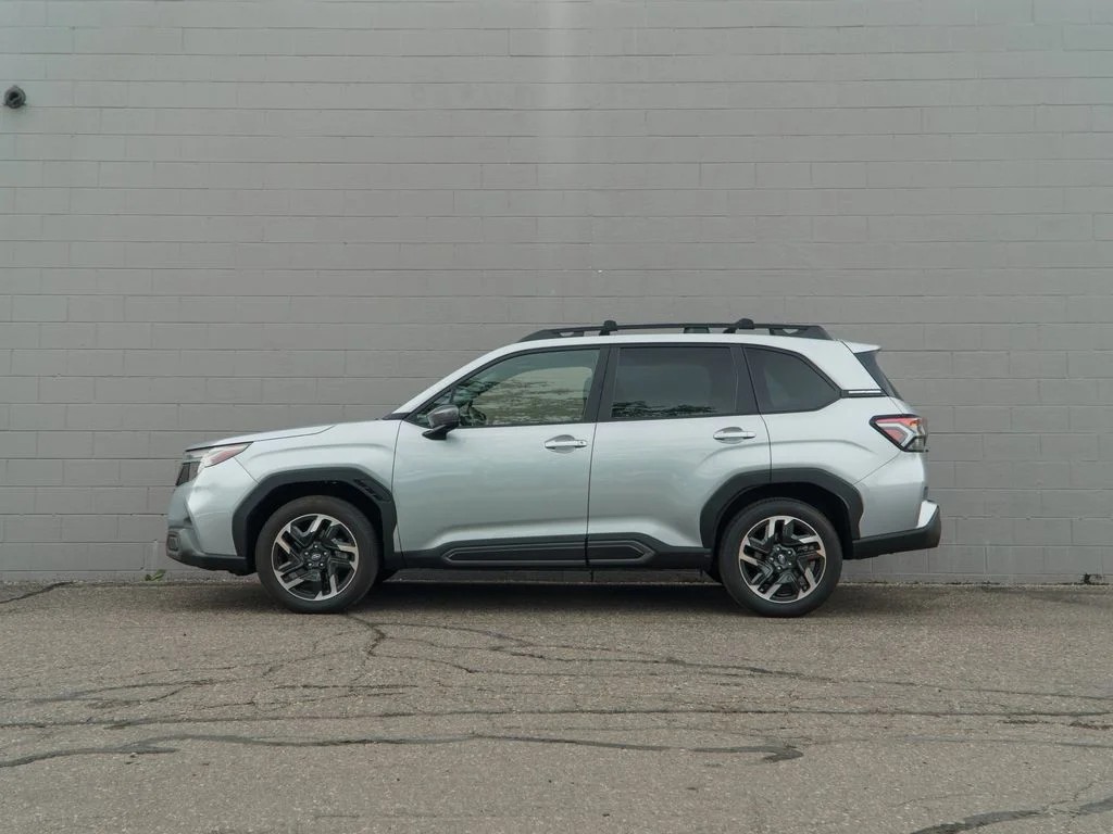 Used 2025 Ice Silver Metallic Subaru Limited image 2
