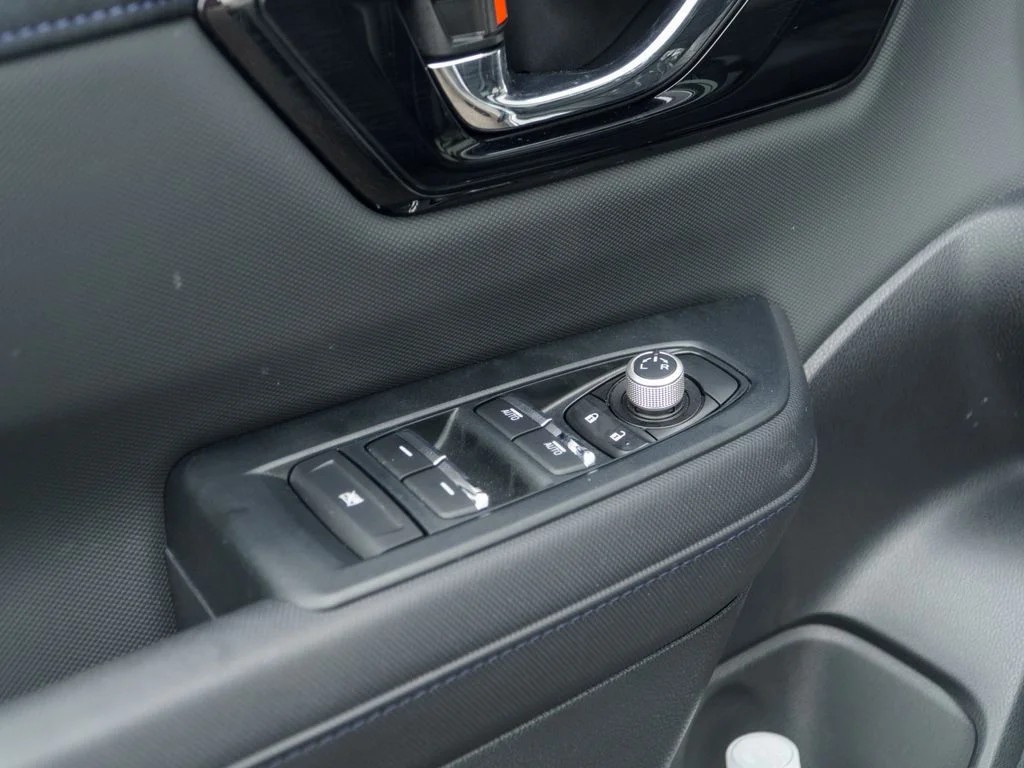 Used 2025 Ice Silver Metallic Subaru Limited image 16