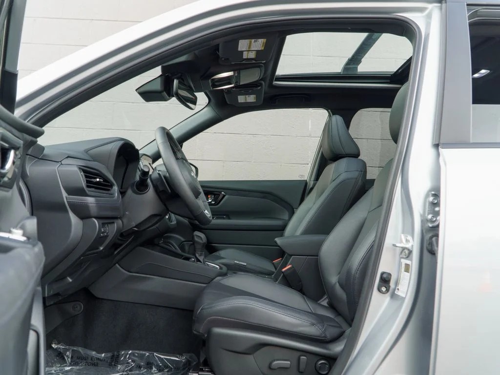 Used 2025 Ice Silver Metallic Subaru Limited image 17