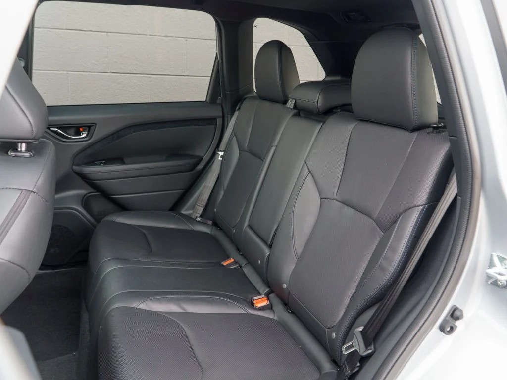Used 2025 Ice Silver Metallic Subaru Limited image 18