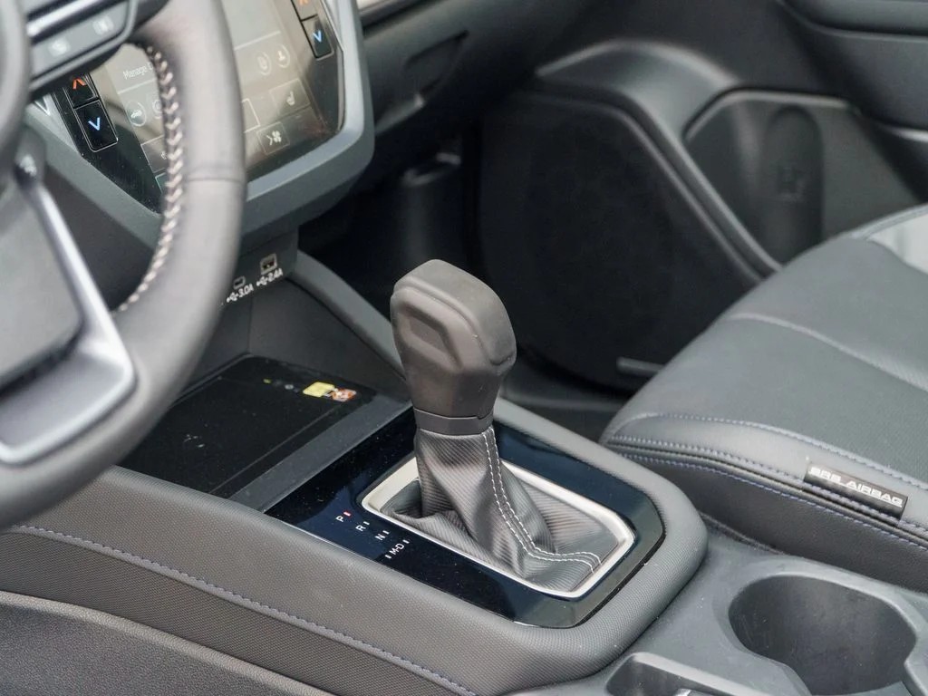 Used 2025 Ice Silver Metallic Subaru Limited image 27