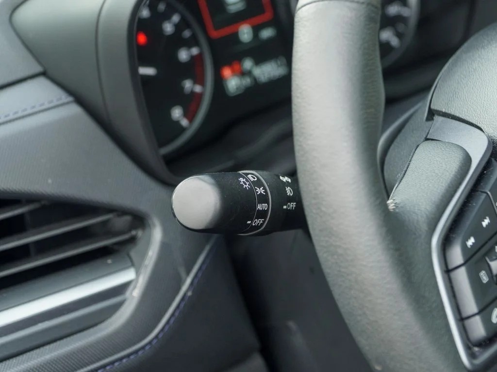 Used 2025 Ice Silver Metallic Subaru Limited image 29