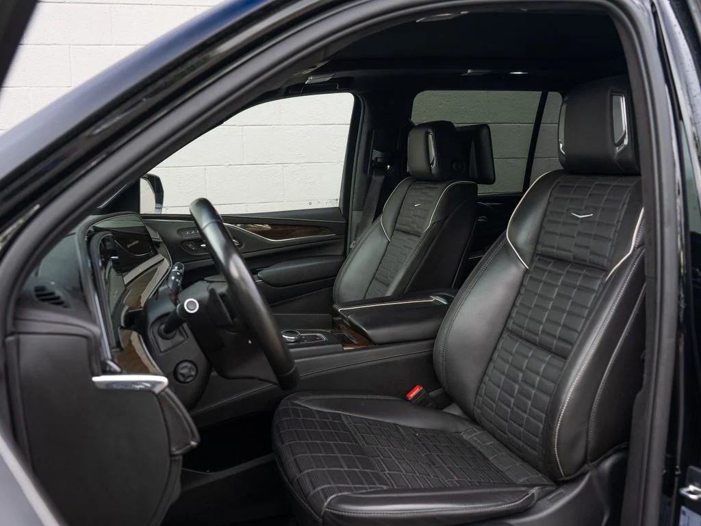 Used 2023 Black Raven Cadillac Sport Platinum image 5