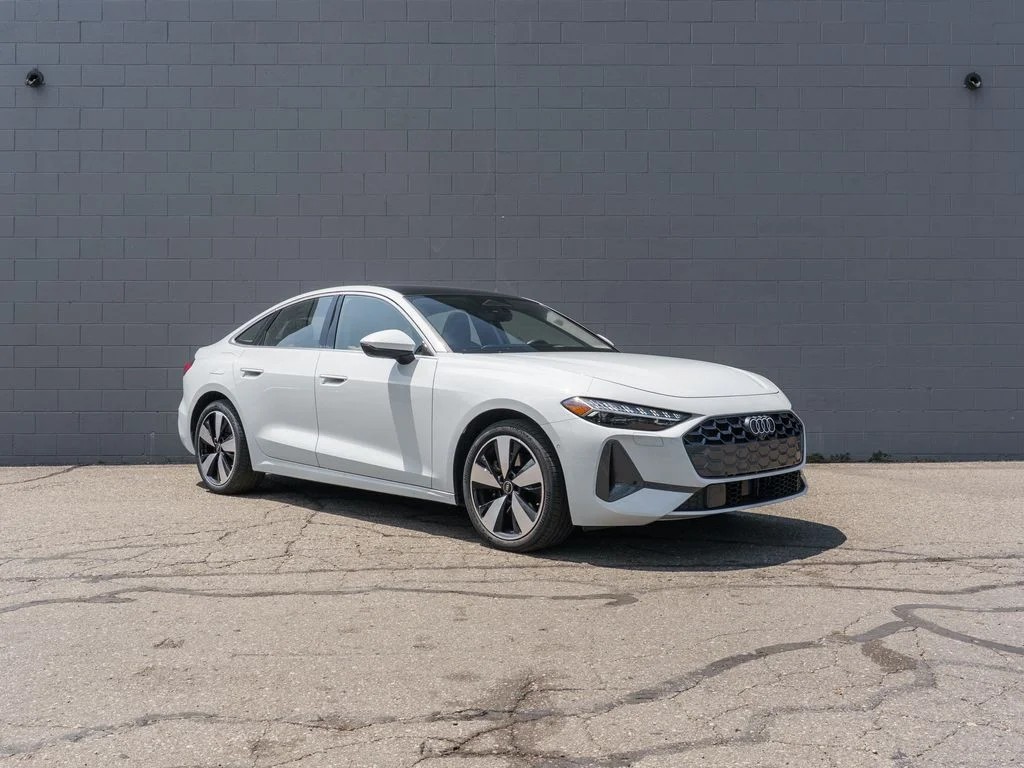 Used 2025 Glacier White Audi 2.0T Premium Plus image 9