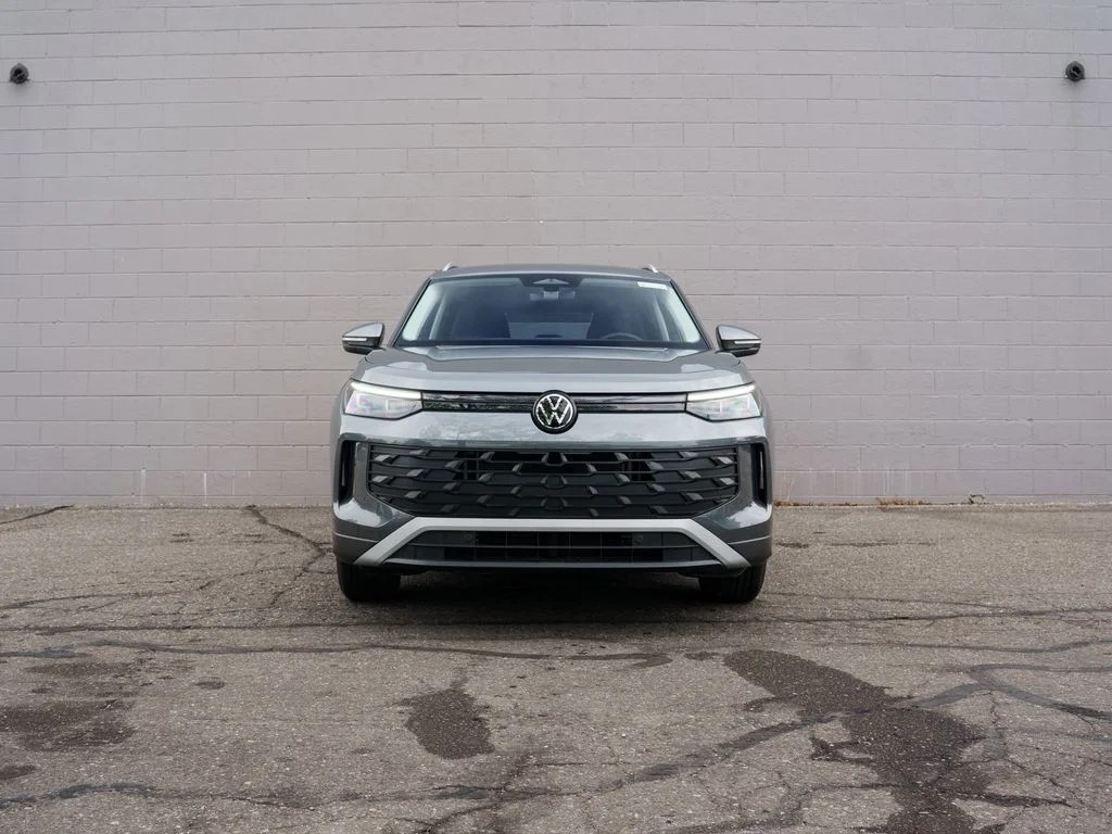 Used 2025 Platinum Gray Metallic Volkswagen 2.0T S image 10